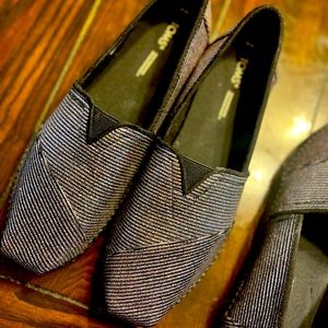 Toms Metallic Striped Slip-On Flats in Black and Silver